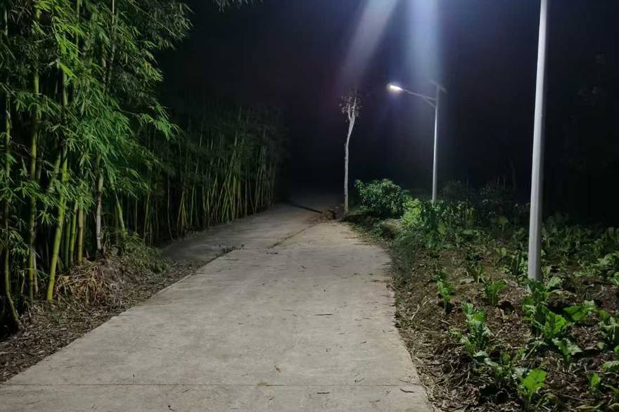 桂林市太阳能路灯应用场景实拍